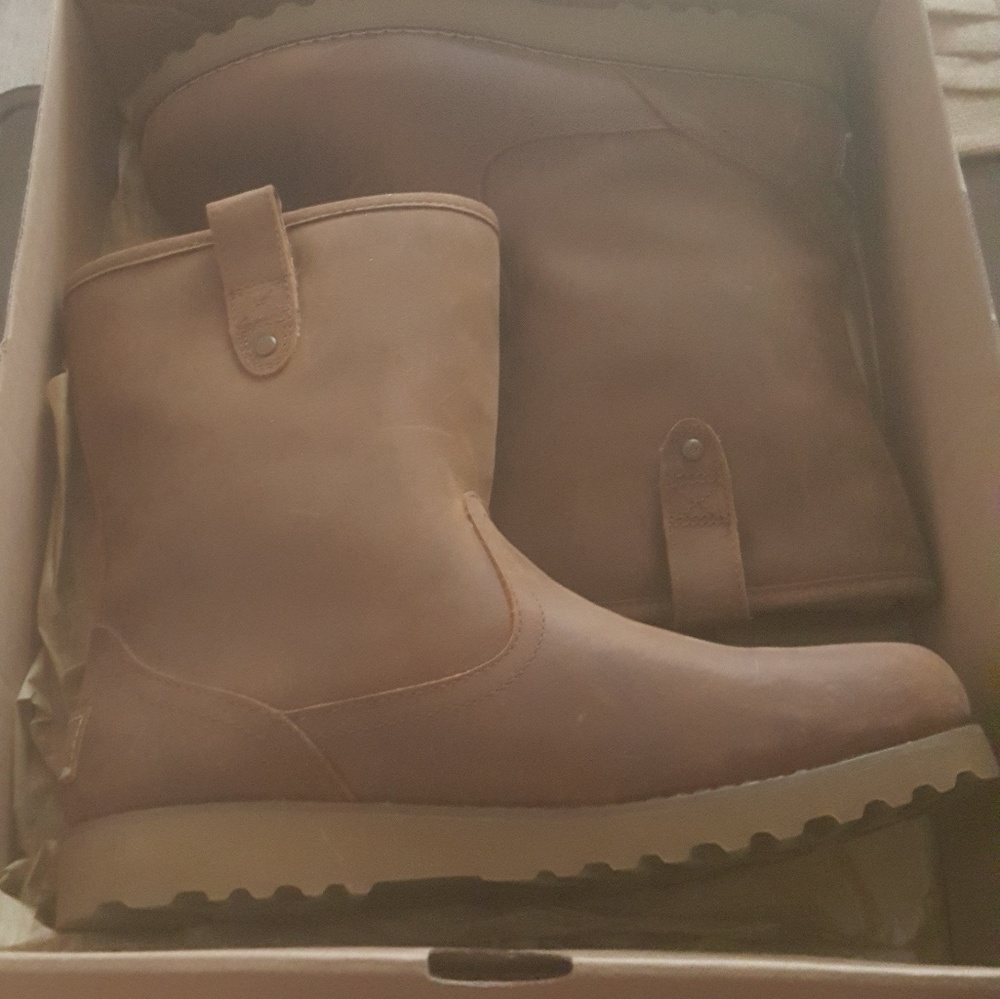New Authentic Ugg Redwood Sheepskin boots